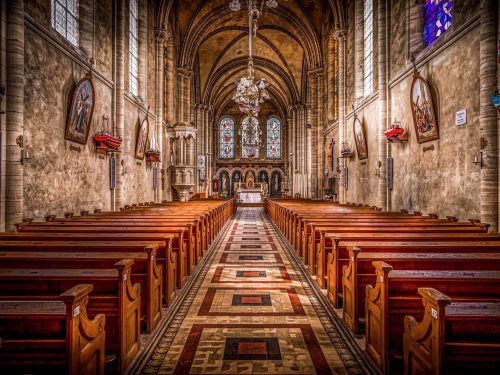 Clericalismo e Laicismo: Una chiesa in perenne sinodalità