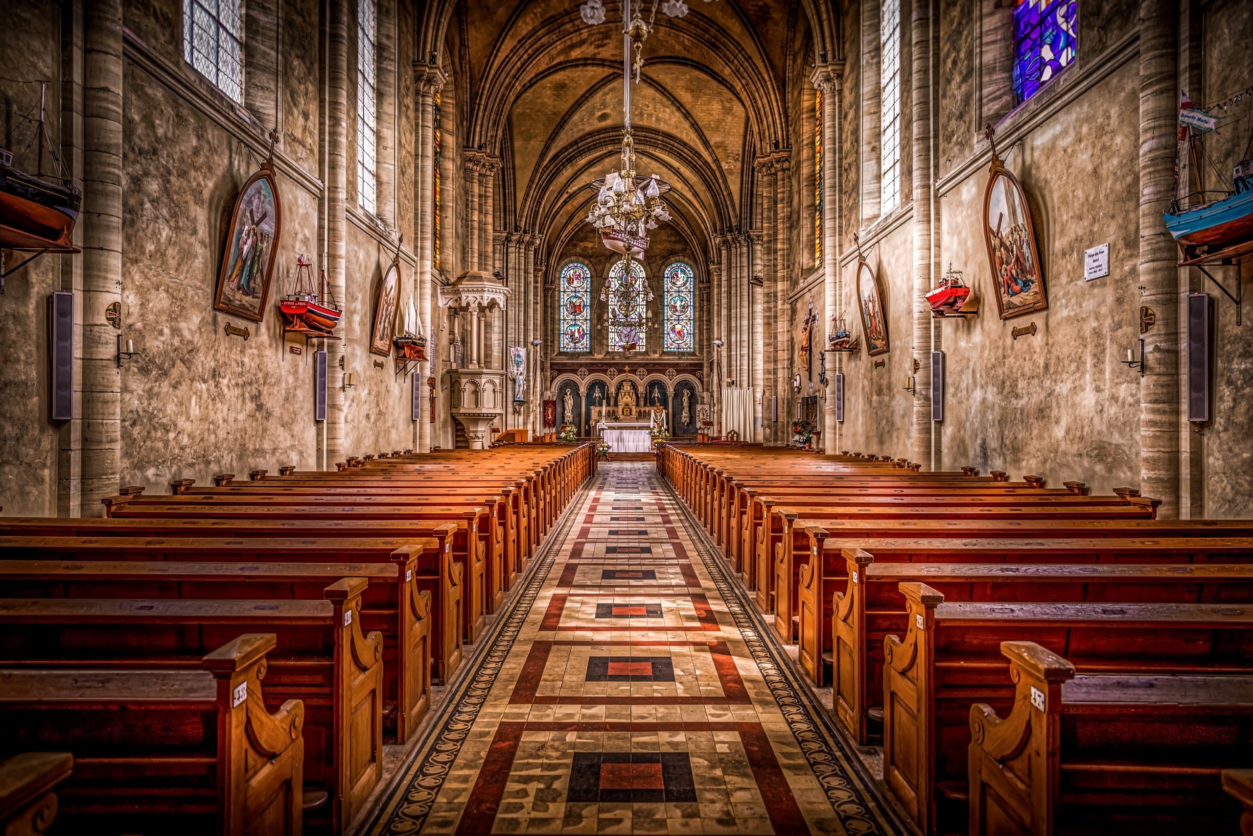 Clericalismo e Laicismo: Una chiesa in perenne sinodalità