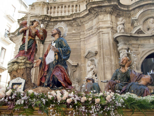 Processione dei Misteri: Il problema sono le “girate” a Sedi, Palazzi e Persone (video)