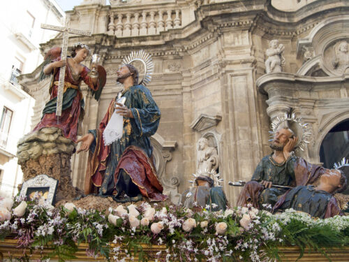 Processione dei Misteri: Il problema sono le “girate” a Sedi, Palazzi e Persone (video)